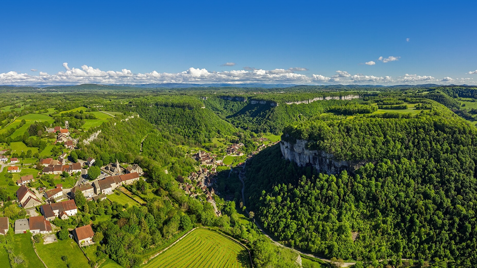 Tour du Jura Vélo Loisirs – Option : Domblans – Baume-les-Messieurs