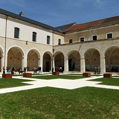 Le cloître du Prieuré de La Charité-sur-Loire 