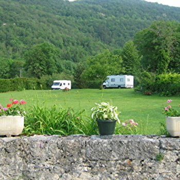 Aire de camping-car chez M. Benoît - JEURRE